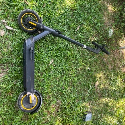 EMOKO HT-T4 Max 10" Trottinette électrique pliante 500W Moteur 36V 15Ah Batterie Avec APP Et Suspension