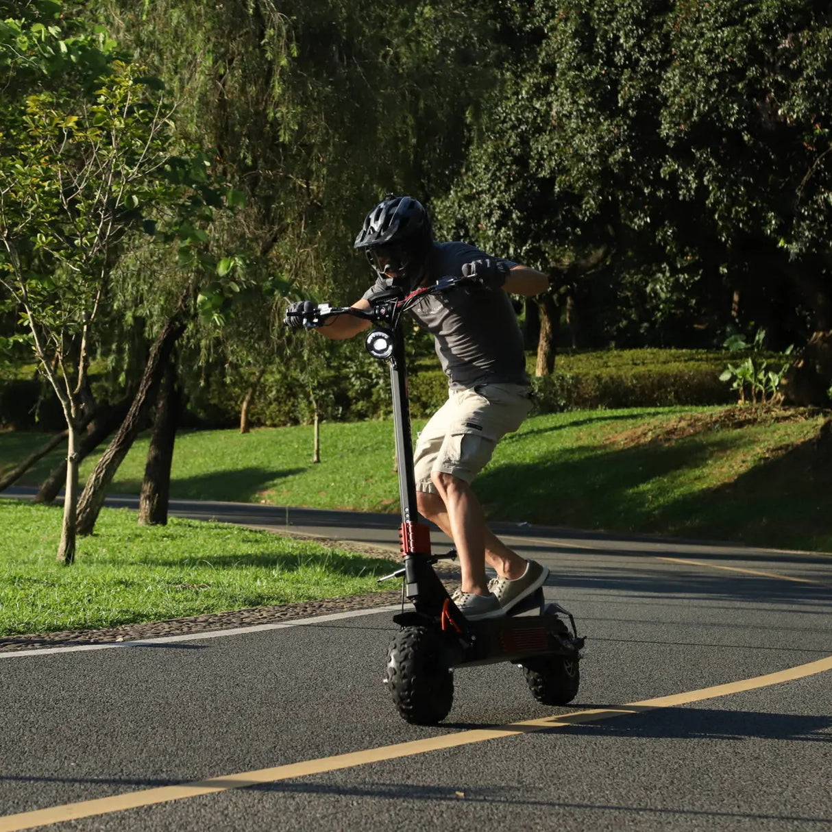 YUME Predator 13" Trottinette électrique tout-terrain 4000W*2 Moteurs doubles 72V 50Ah Batterie