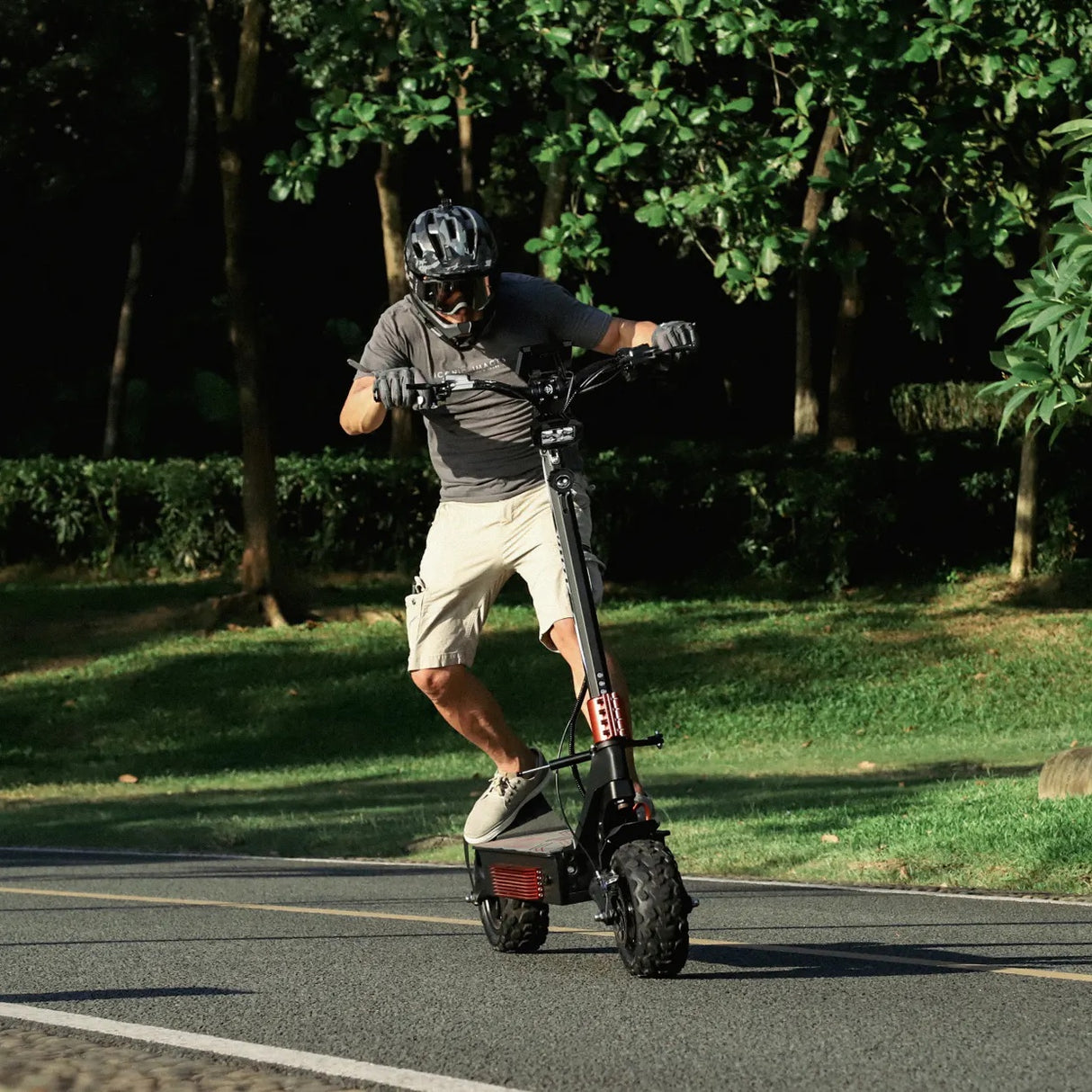 YUME Predator 13" Trottinette électrique tout-terrain 4000W*2 Moteurs doubles 72V 50Ah Batterie